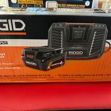 Battery and Charger Starter Kit RIDGID AC9540 18V 4.0 Ah MAX Output