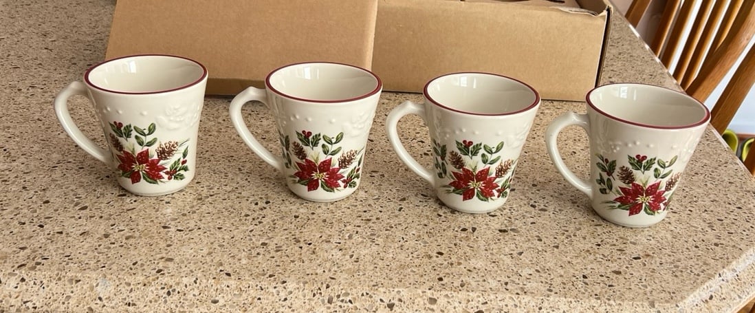 Longaberger Nature’s Garland Christmas Mugs - New