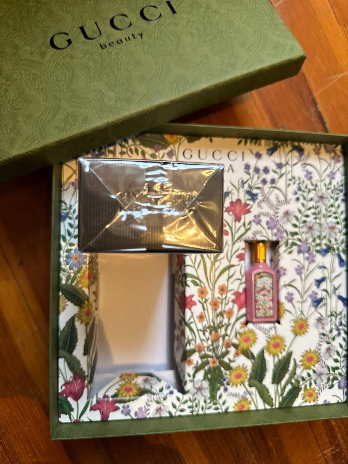 メーカー in sealed Flora GUCCI Large box Set Gift その他