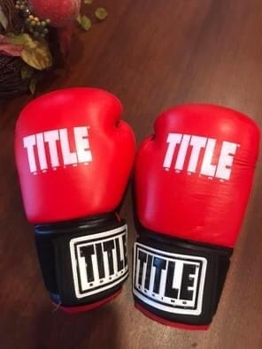 Title boxing gloves-red