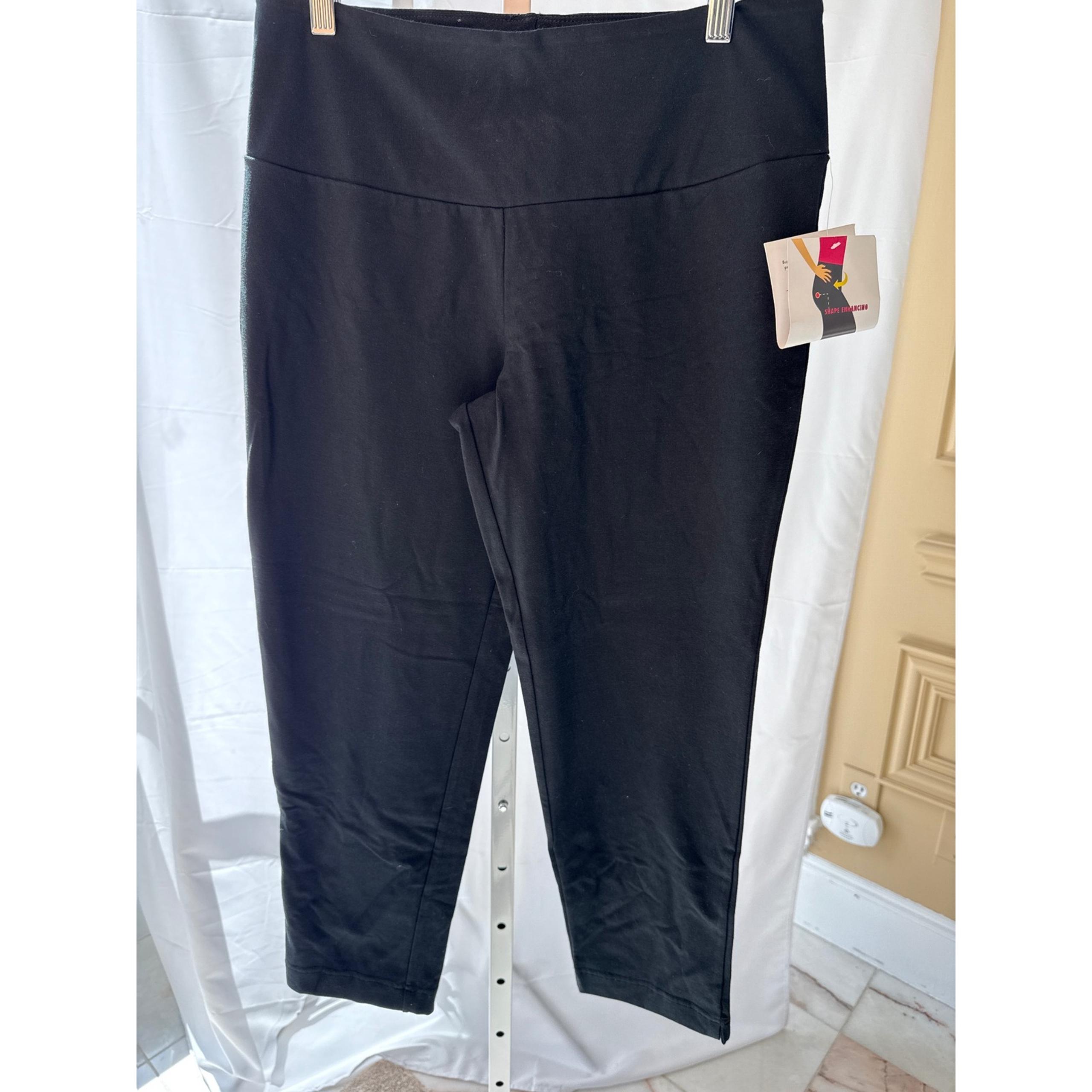 Women with Control Shape Enhancing Slimming Pants Black Cropped MP