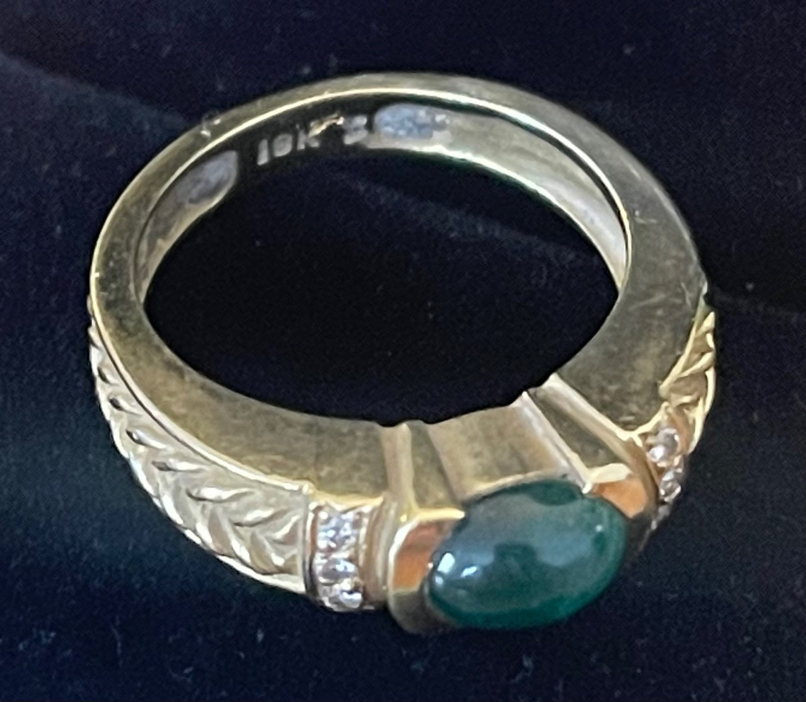 Emerald 18k ring
