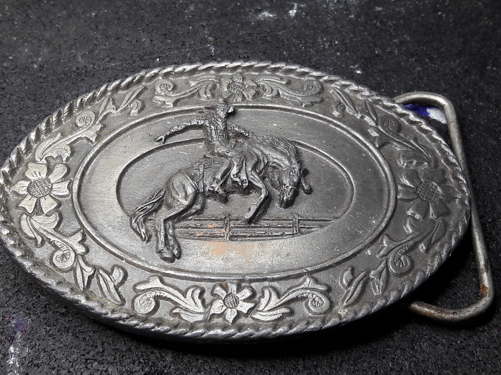 siskiyou 1985 sw-8 cowboy belt buckle
