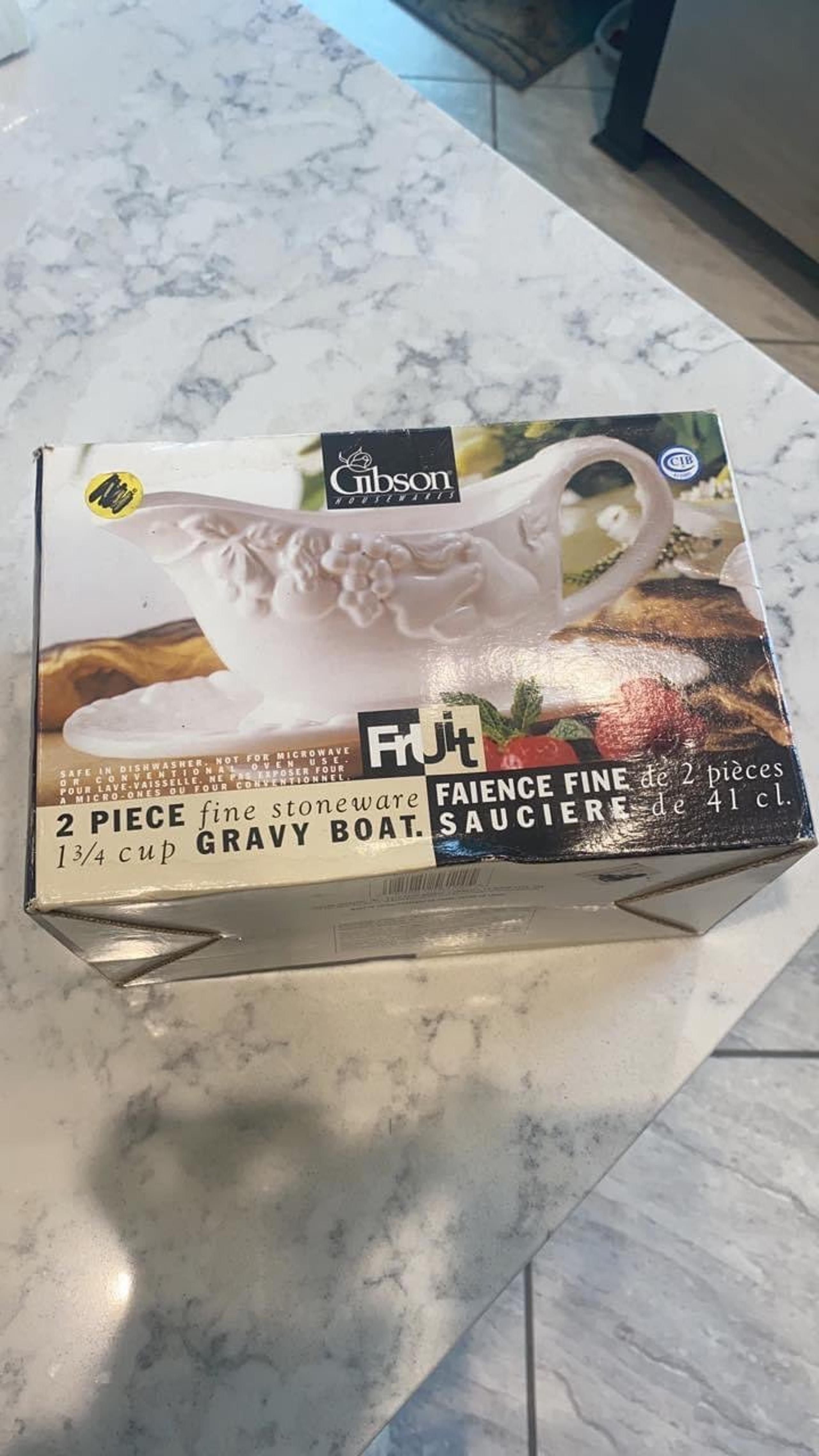 New Gibson housewares 2 piece gravy boat