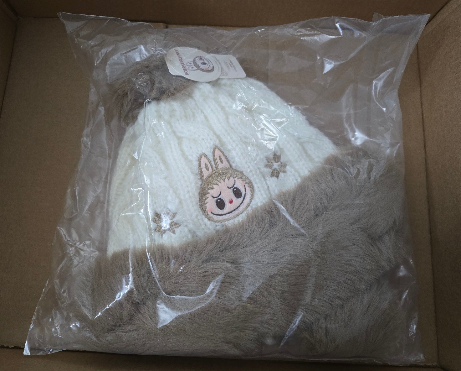 Pop Mart - Warm Fluffy Holiday Series - LABUBU Plush Beanie Hat