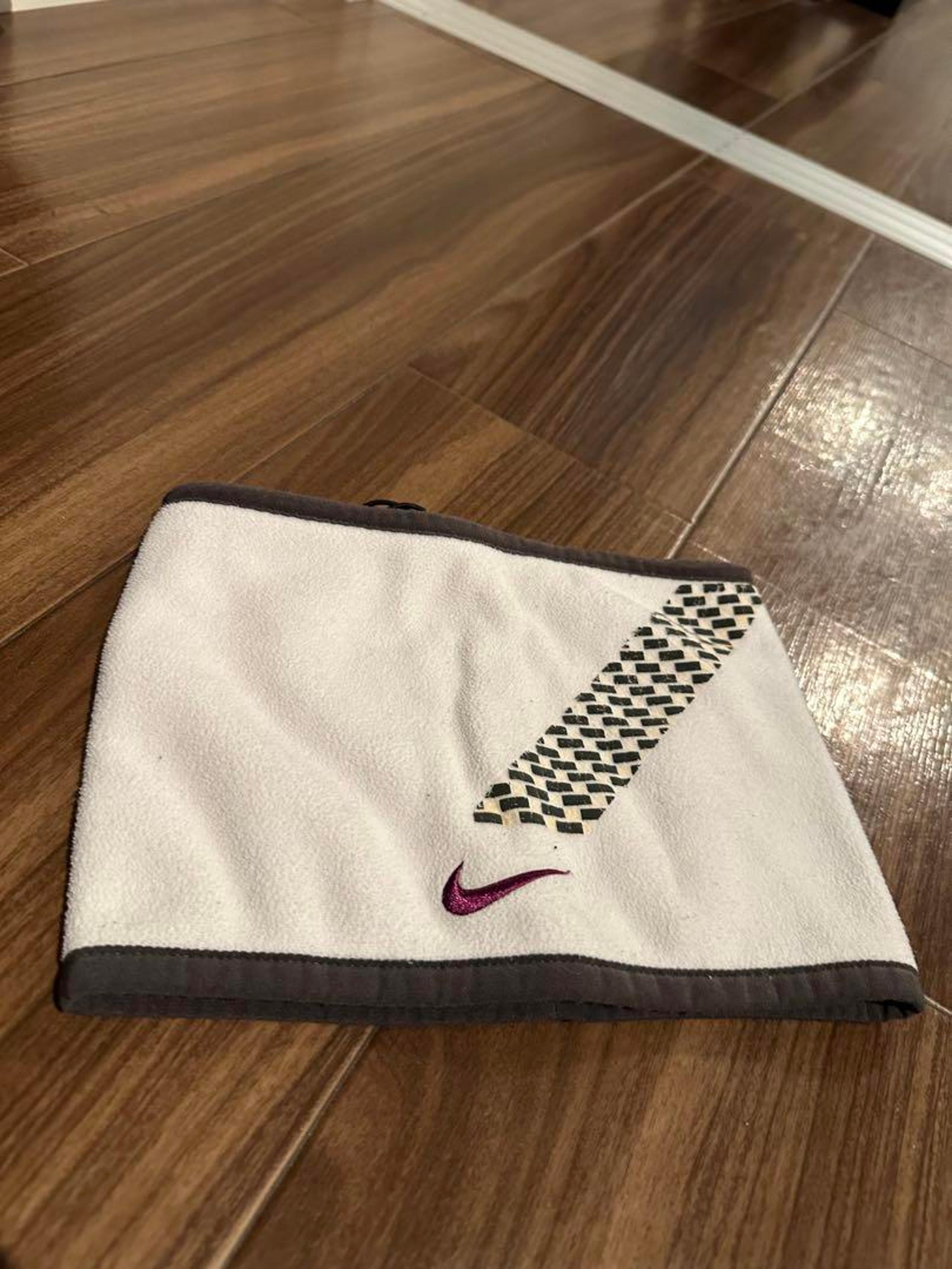 Nike Neck Warmer White/Grey