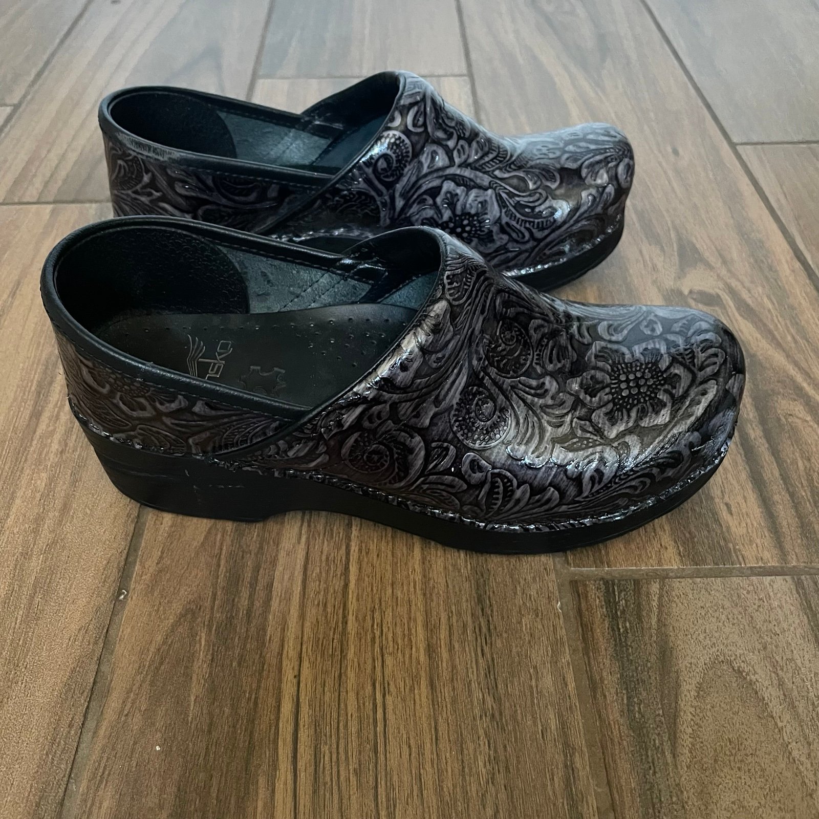 Dansko Womens Clogs Comfort Tooled Leather Slip On Floral Grey Sz 37 US 6.5-7