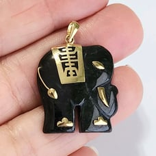 14k solid yellow color Asian Black Jade Elephant pendant perfect condition