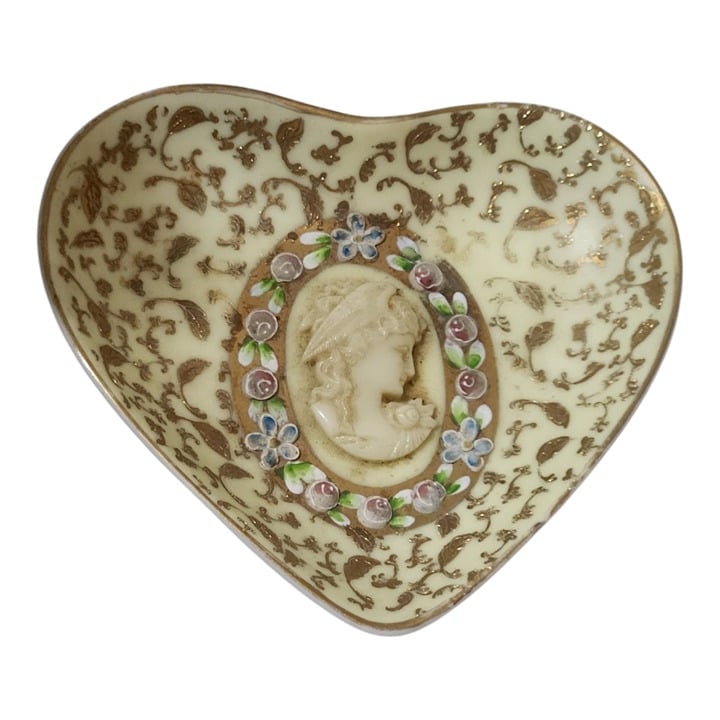 Heart-Shaped Porcelain Trinket Dish With Cameo & Floral Design 6632C