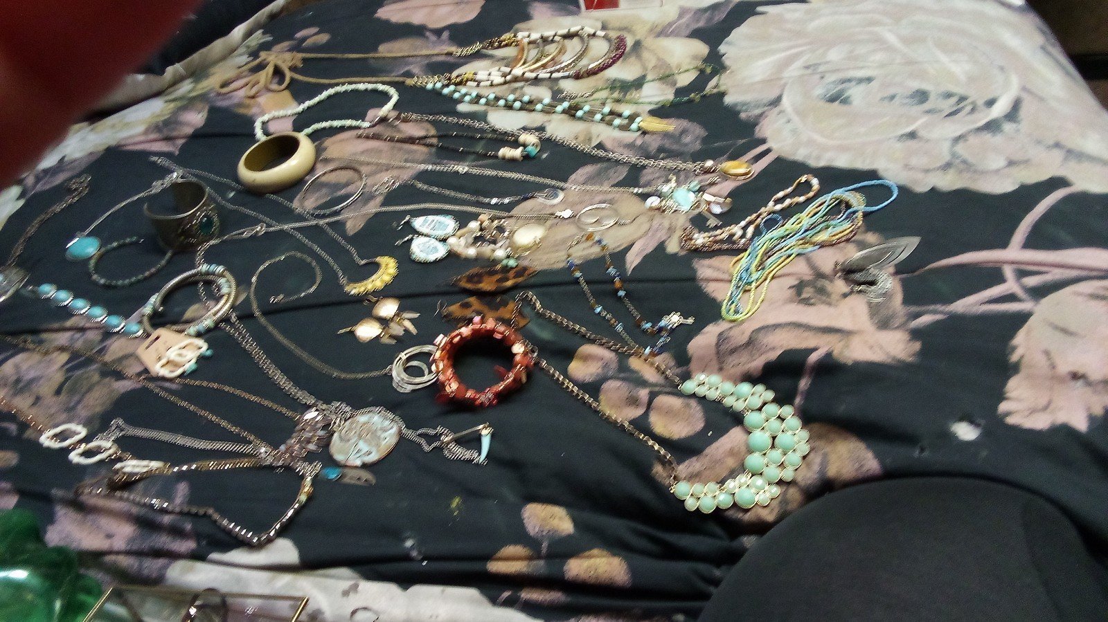 costume jewelry Lot