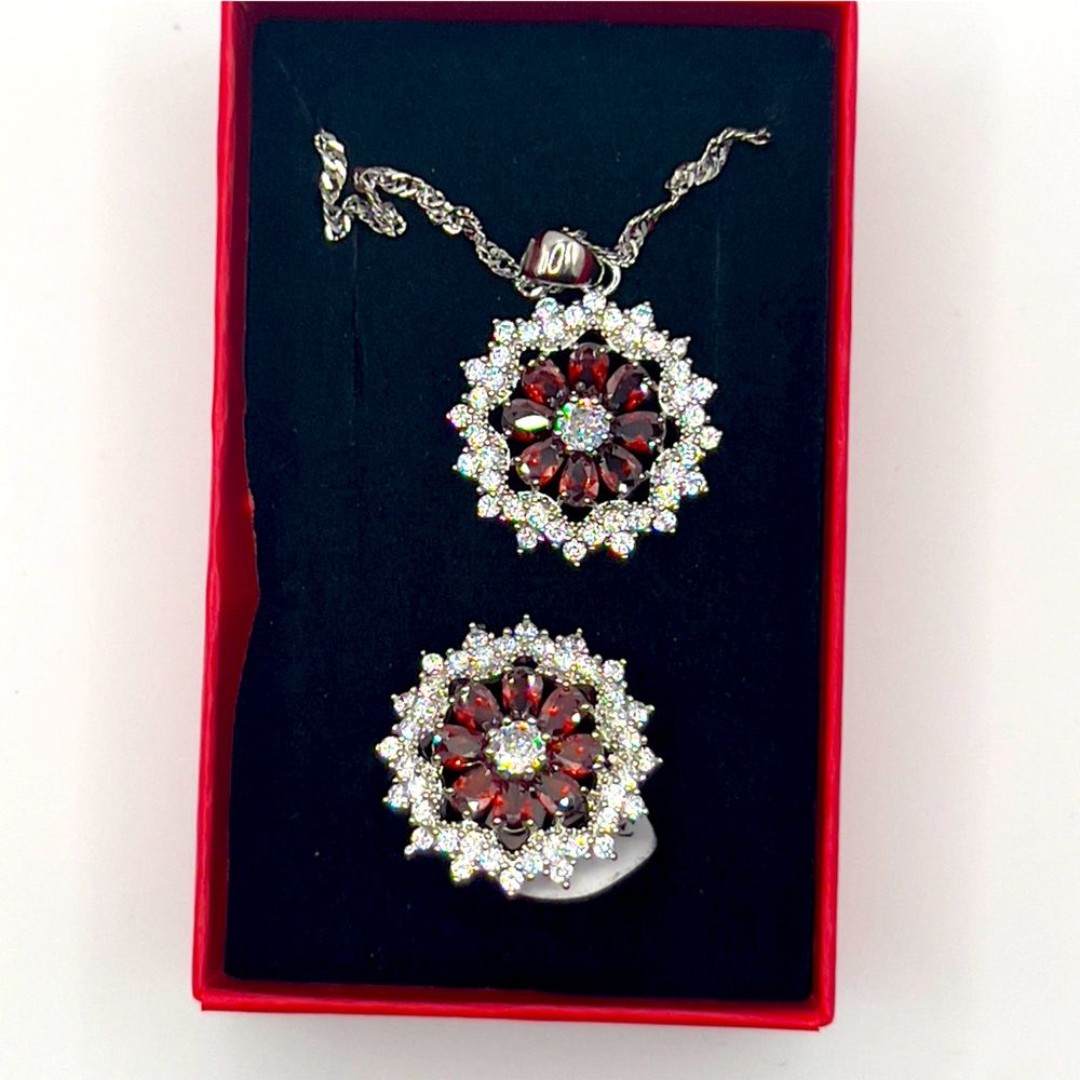 925 Sterling Silver with deep red Garnet ring and necklace pendant set