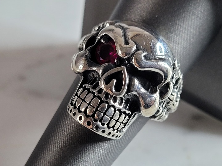 Mens Sterling Silver Ruby Eyed Skull Ring 12.9g E6956