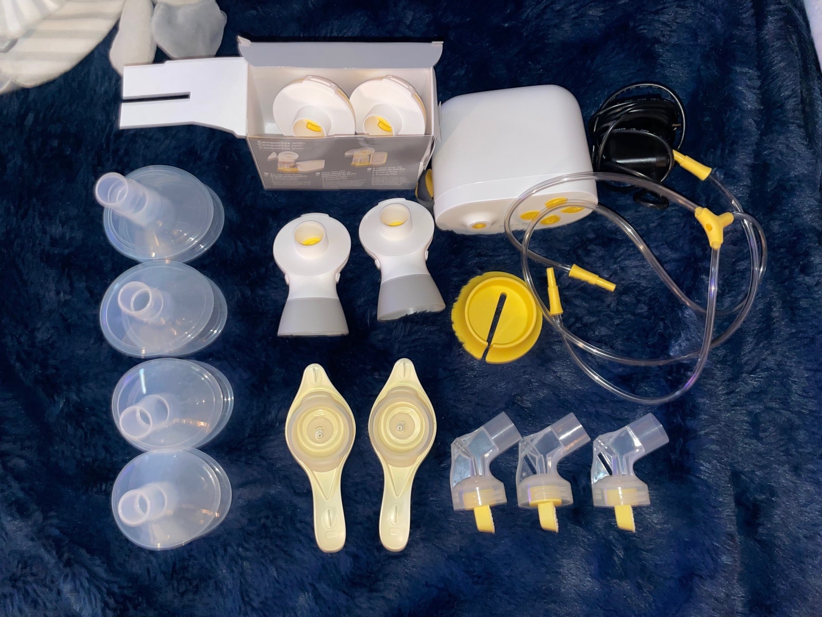 Electric & Manual Medela Breast Pump (300 VALUE)