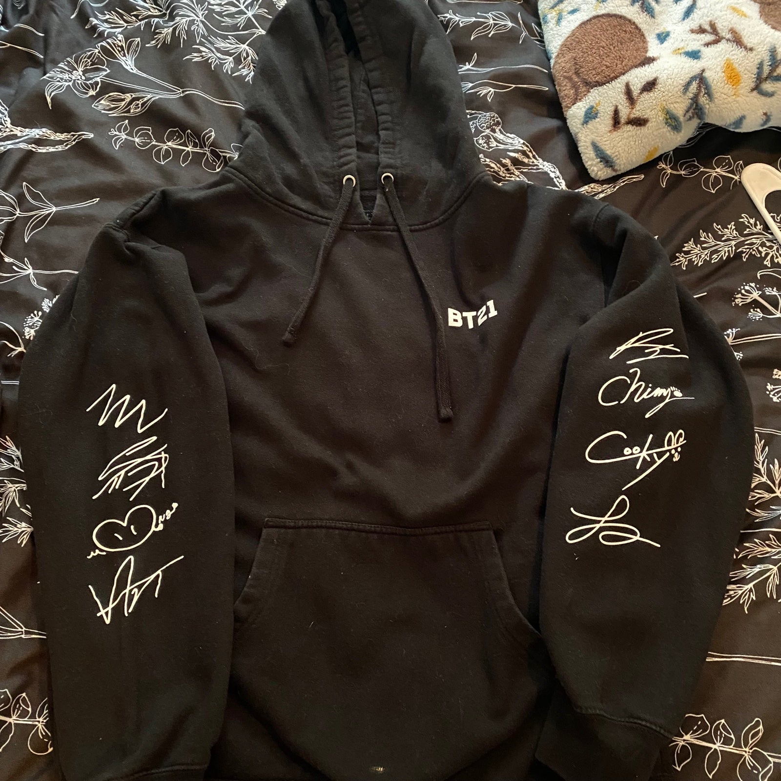 Bt21 store club hoodie