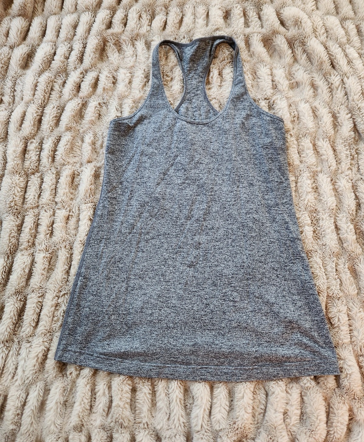 Lululemon gray tank size tag removed maybe a Large Tall