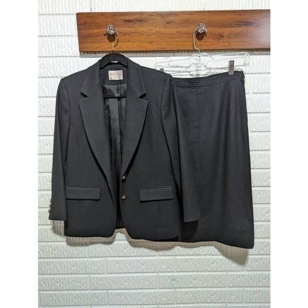 Pendleton Women's Black Wool Two Button Blazer And Skirt Suit Set 2 Piece Size 6
