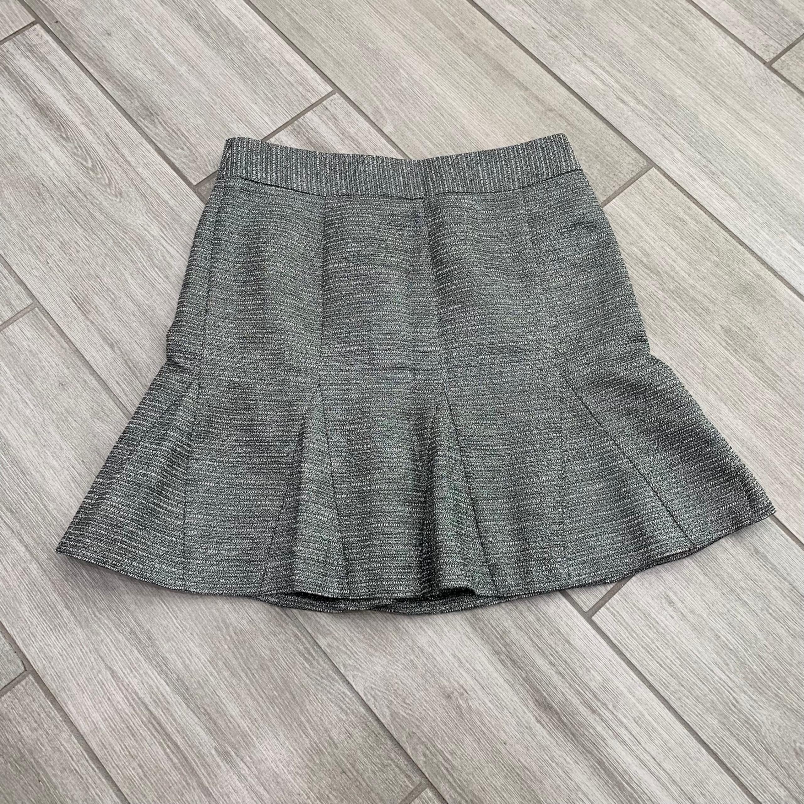 Banana Republic gray ruffle skirt