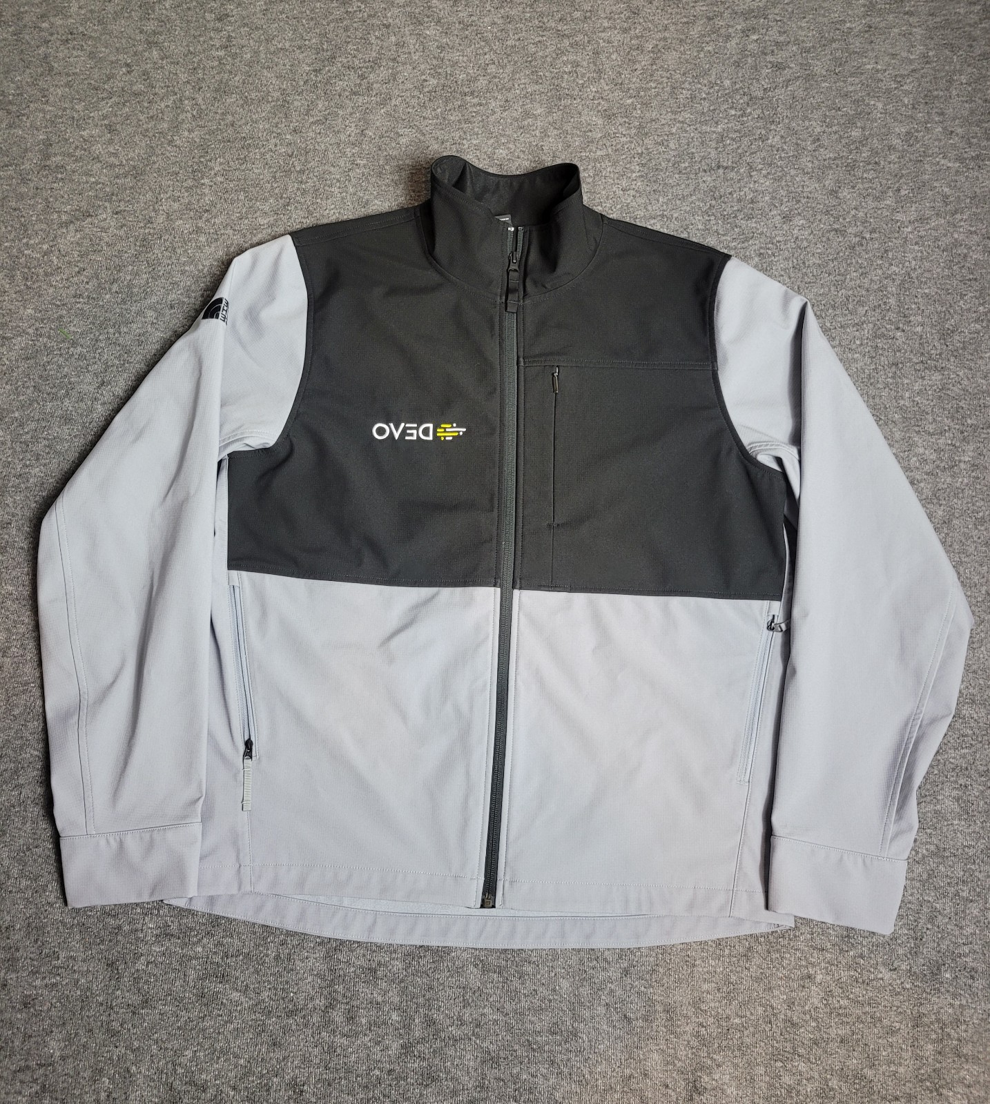 The North Face Castle Rock Soft Shell Mens Jacket Size L GreyEmbroidered Devo