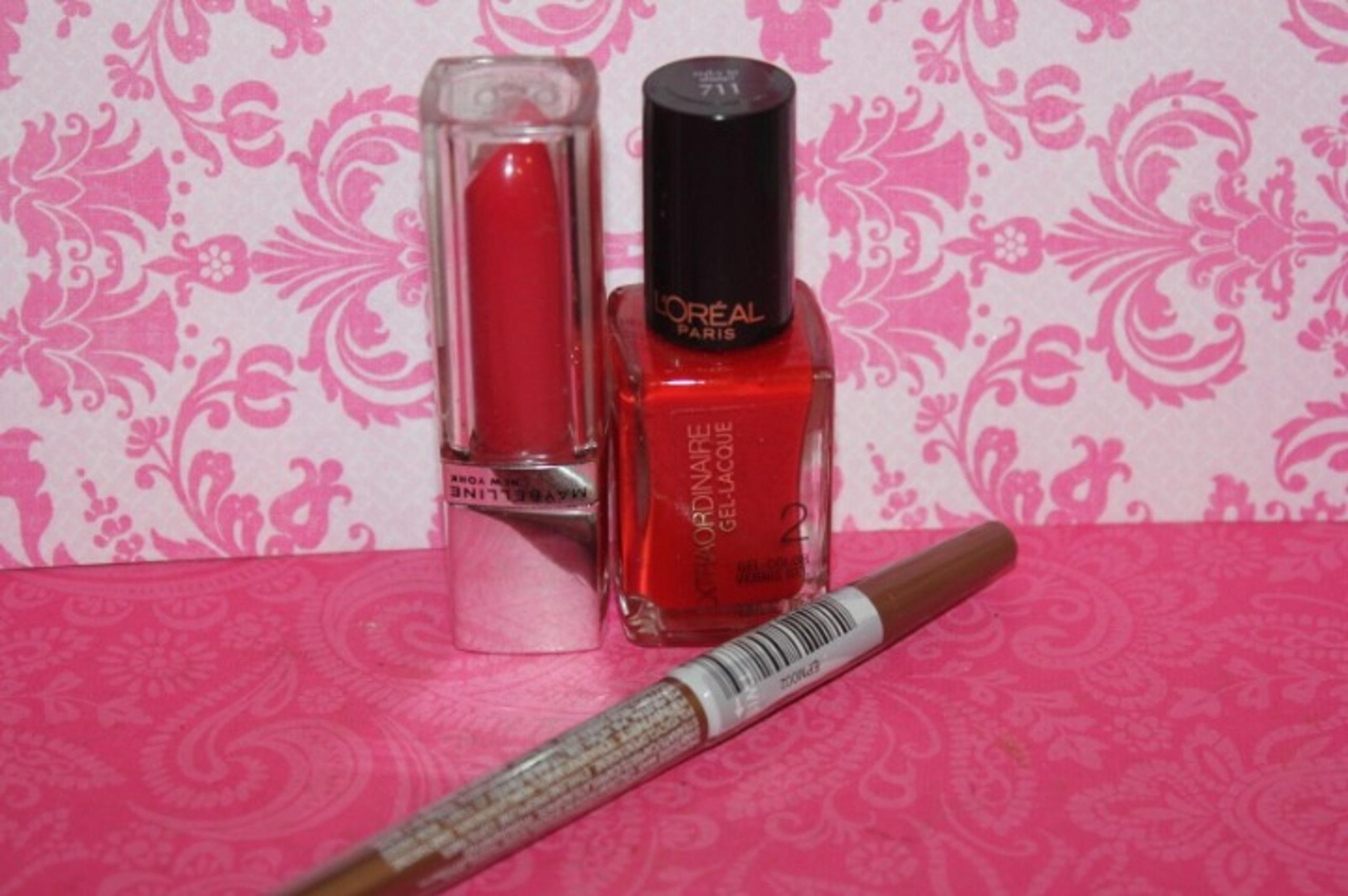 L'oreal NAIL POLISH #711 RED+LIPSTICK 02