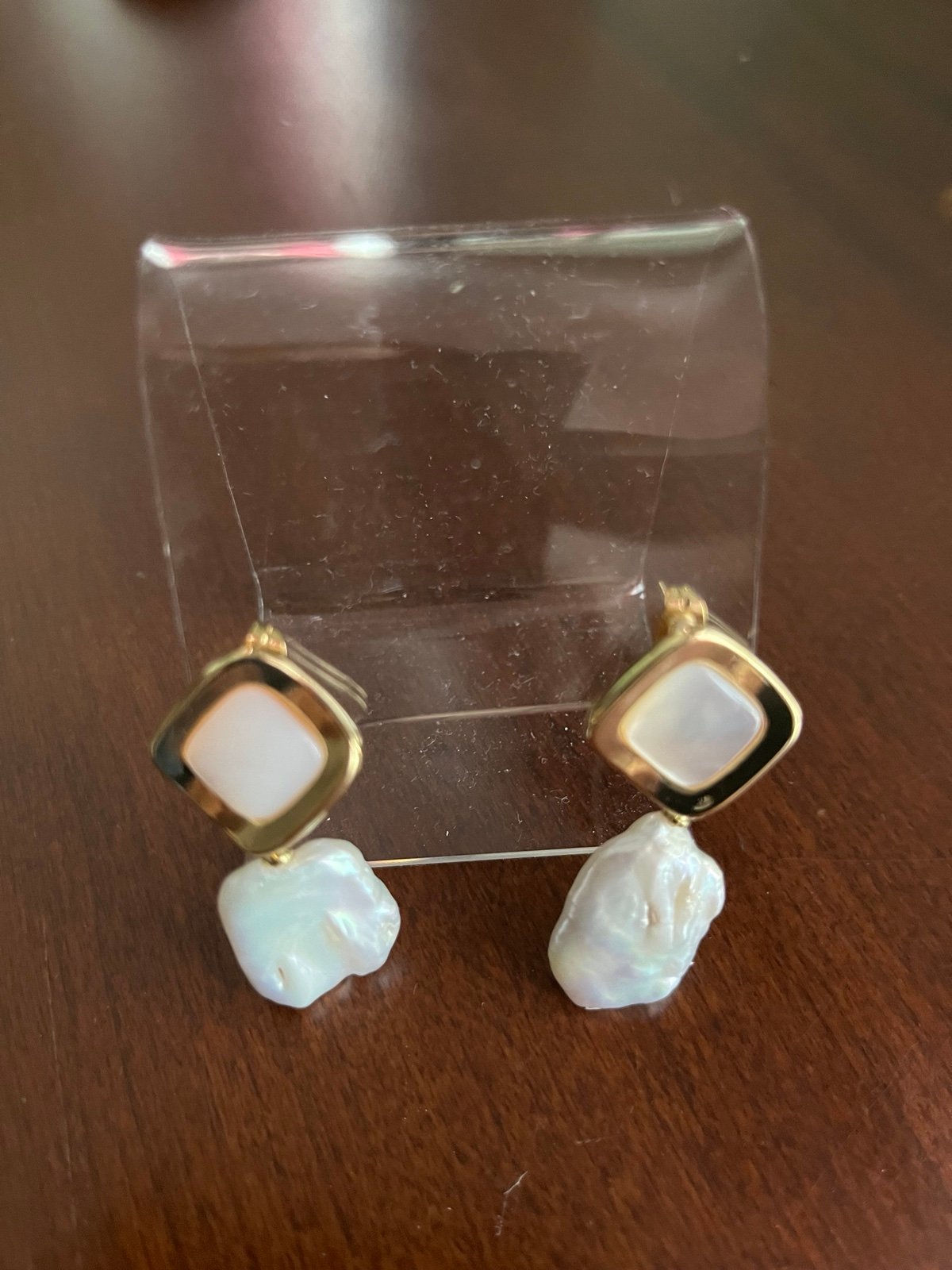 Baroque freshwater Dangling Pearl earring