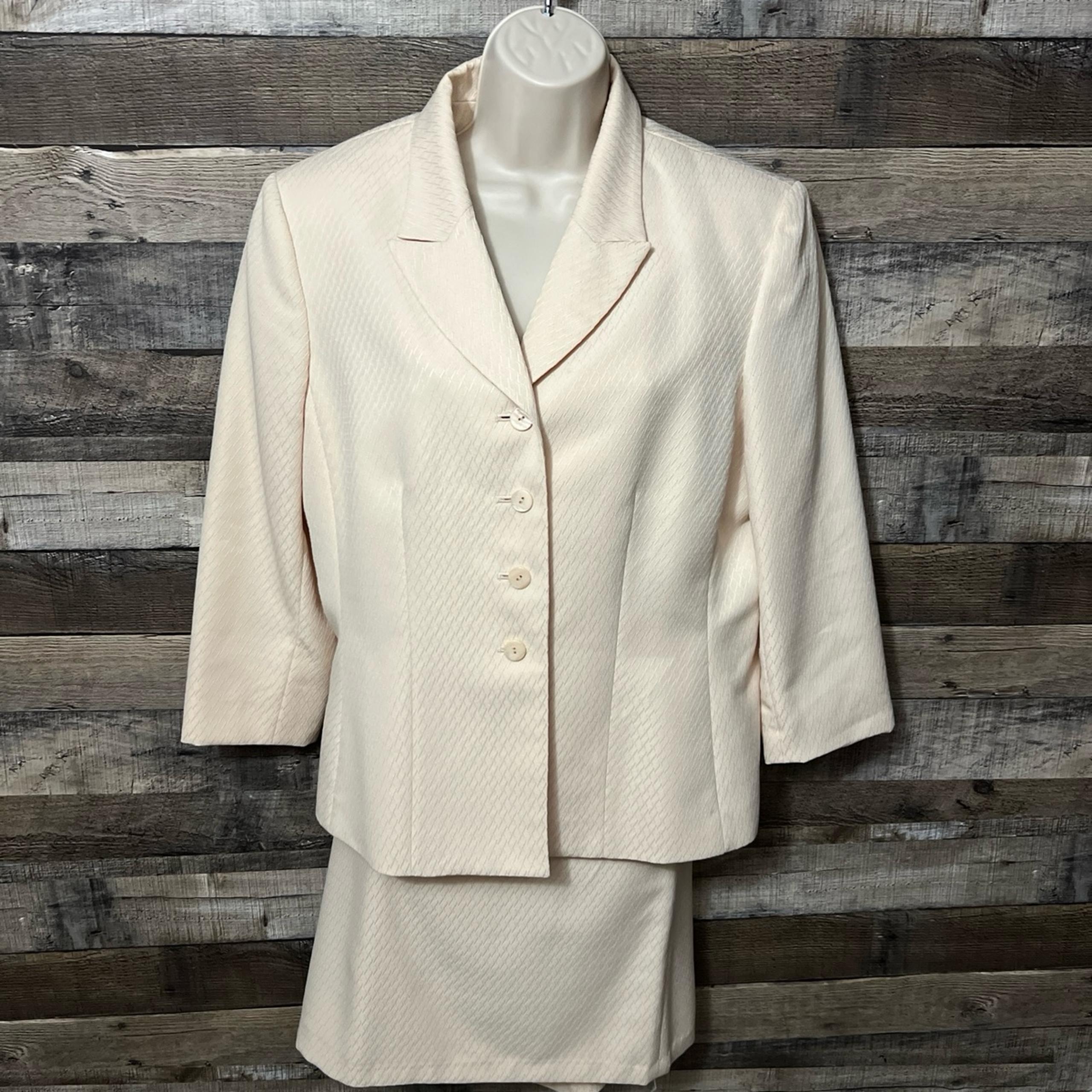 Collections for Le Suit Women’s Cream 2-Piece Button down Jacket and Skirt -14P