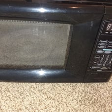 E299449  Emerson 0.9 Cu. Ft. 900W Compact Countertop Microwave Oven