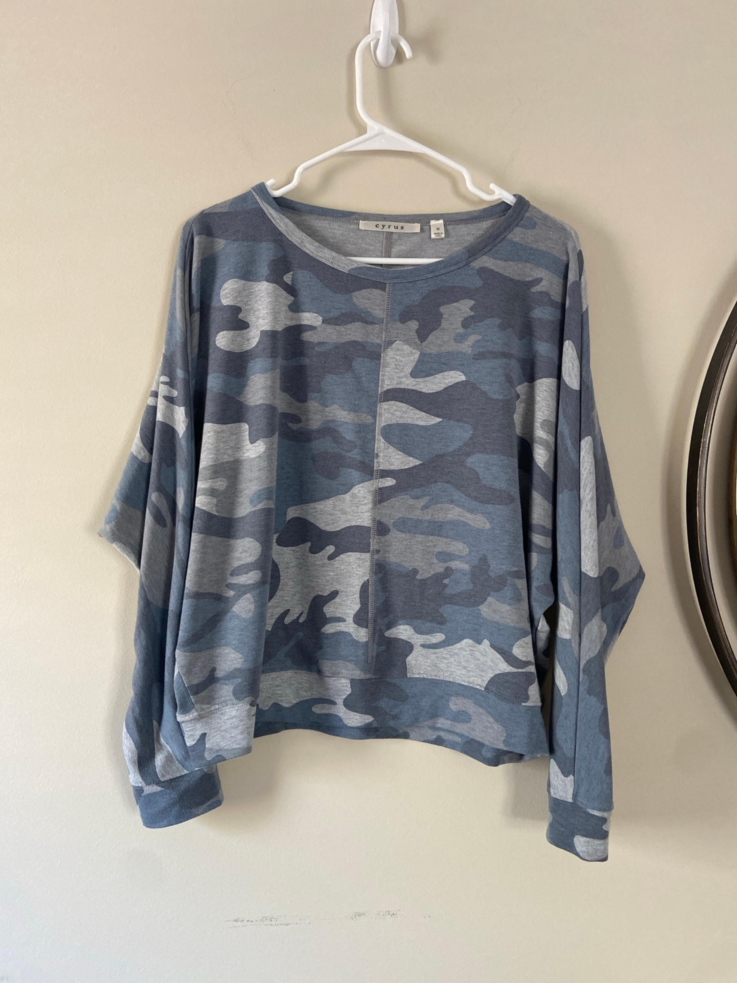 Lightweight Camo Dolman Sweatshirt - M
