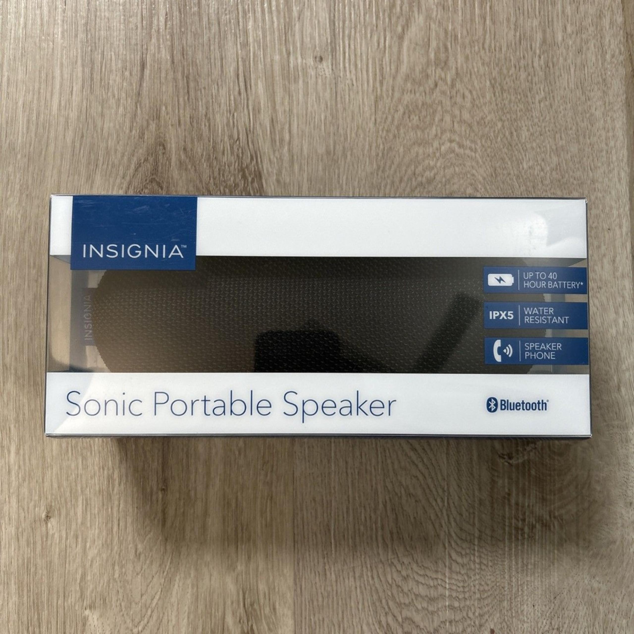 Insignia Sonic Portable Speaker Bluetooth IPX5 Water Resistant 40 Hour Battery