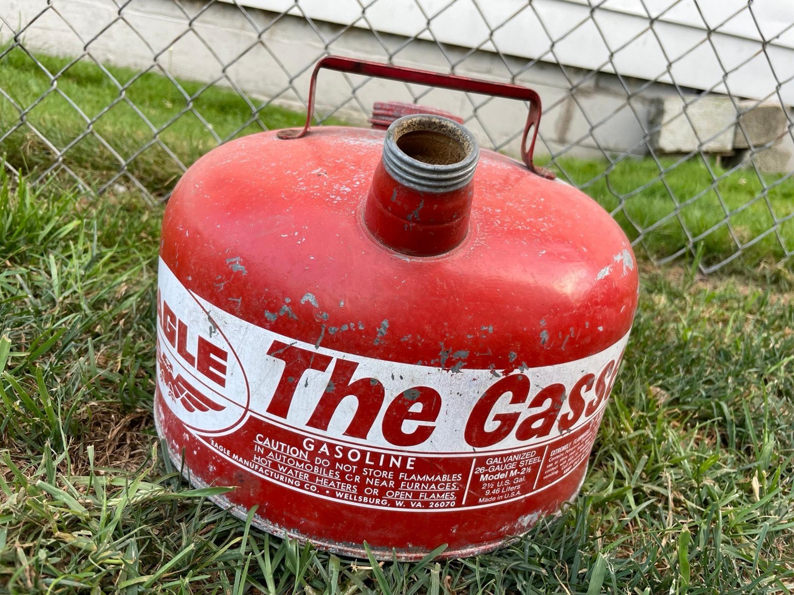 VINTAGE EAGLE 2.5 GALLON STEEL GAS CAN "THE GASSER"