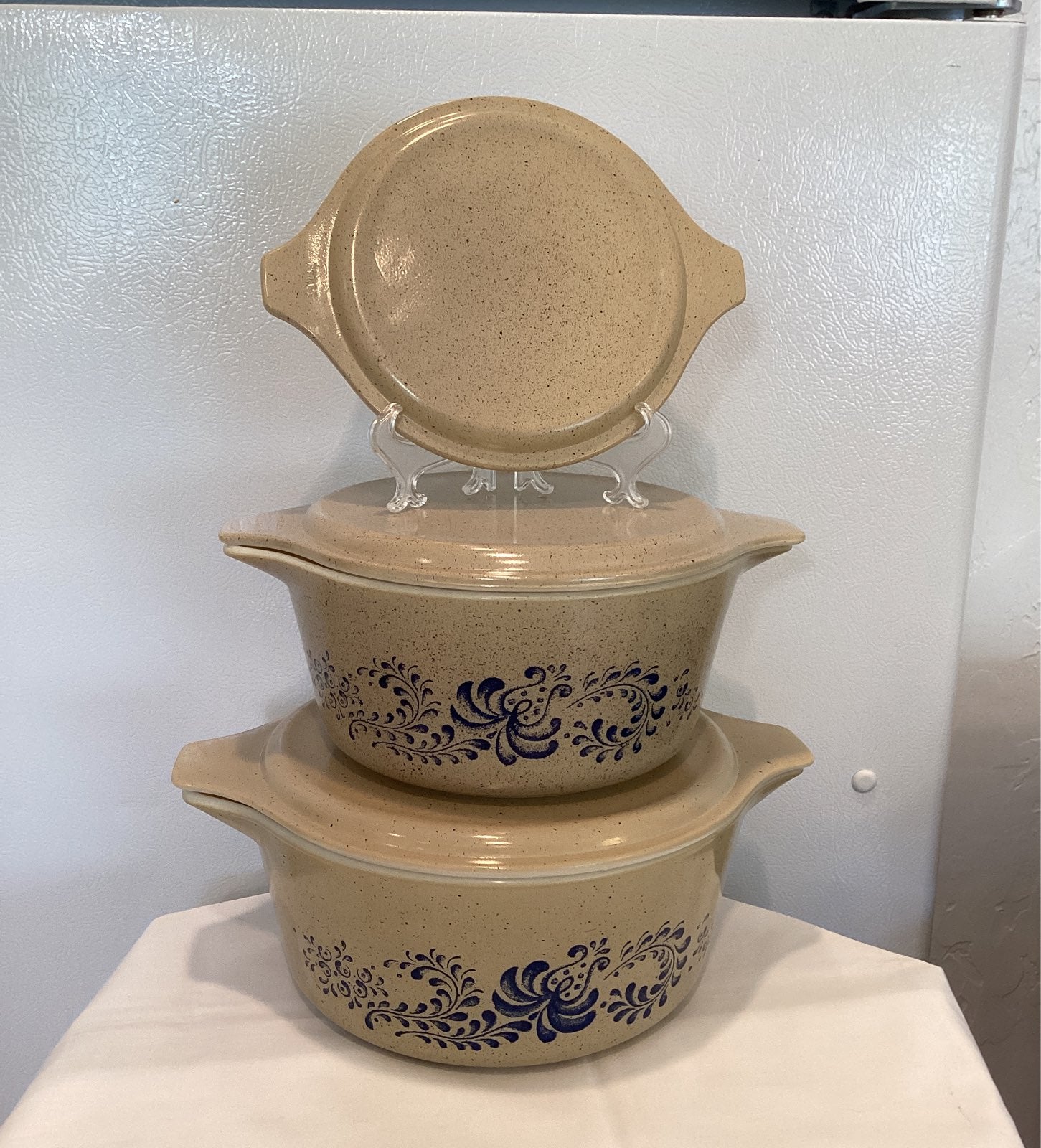VINTAGE 5 PIECE PYREX CASSEROLE DISHES w/LIDS
