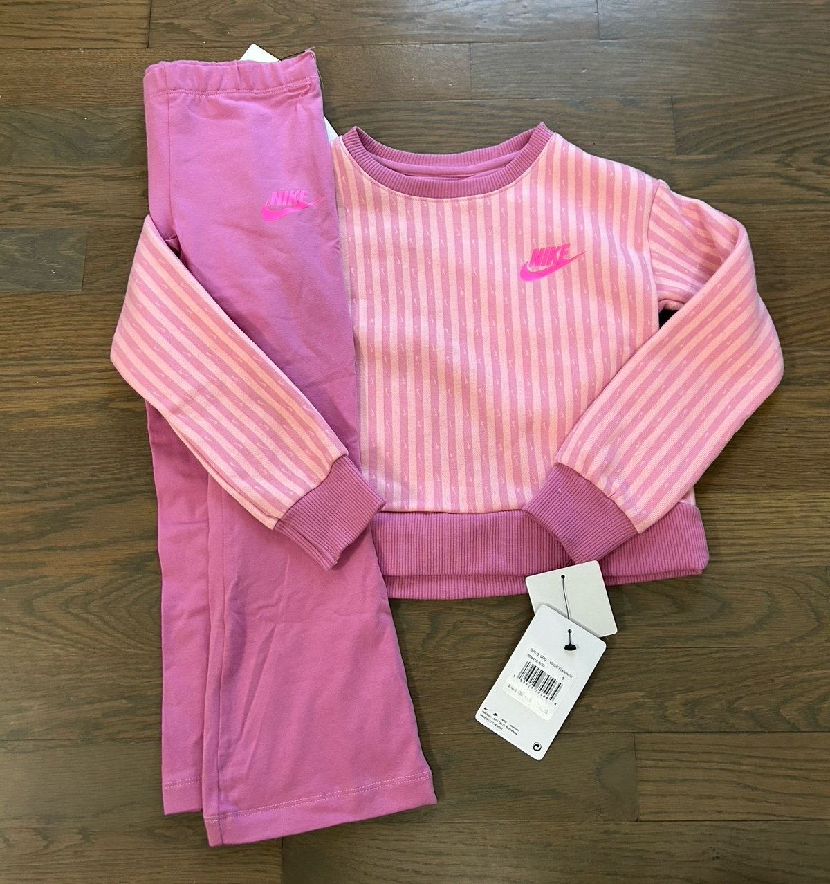 NWT Nike Girls Set size 5