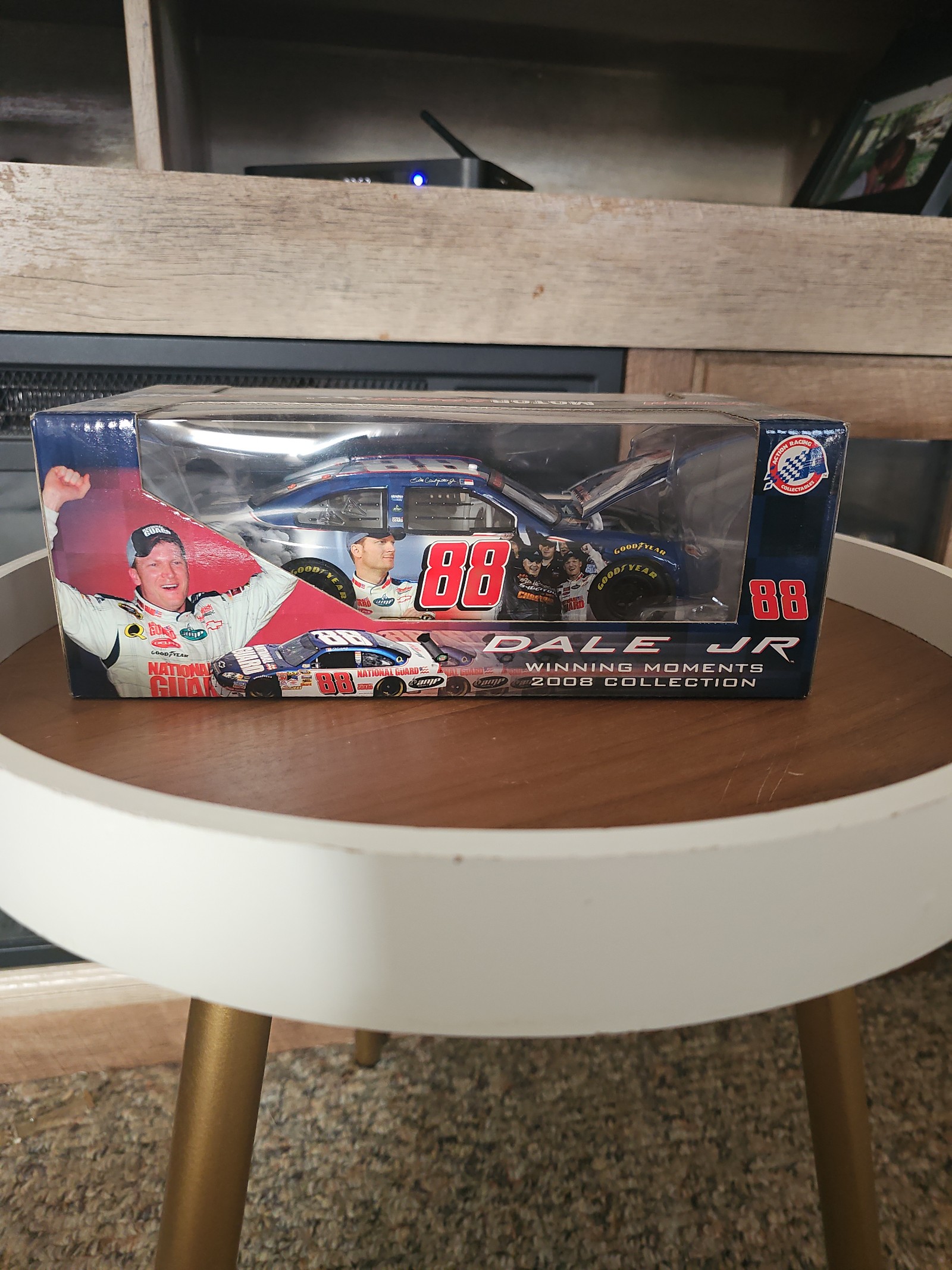DALE EARNHARDT JR. 2008 BUD SHOOTOUT WINNING MOMENTS 1/24 NASCAR DIECAST t2563