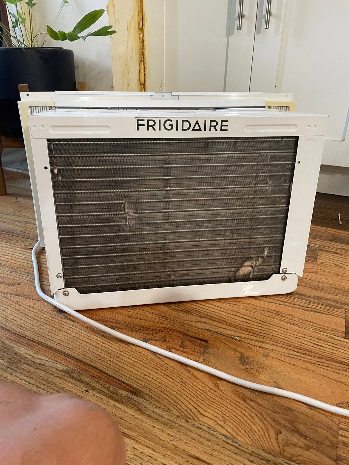 Frigidaire window AC unit FGRC0644U1 6,000 BTU