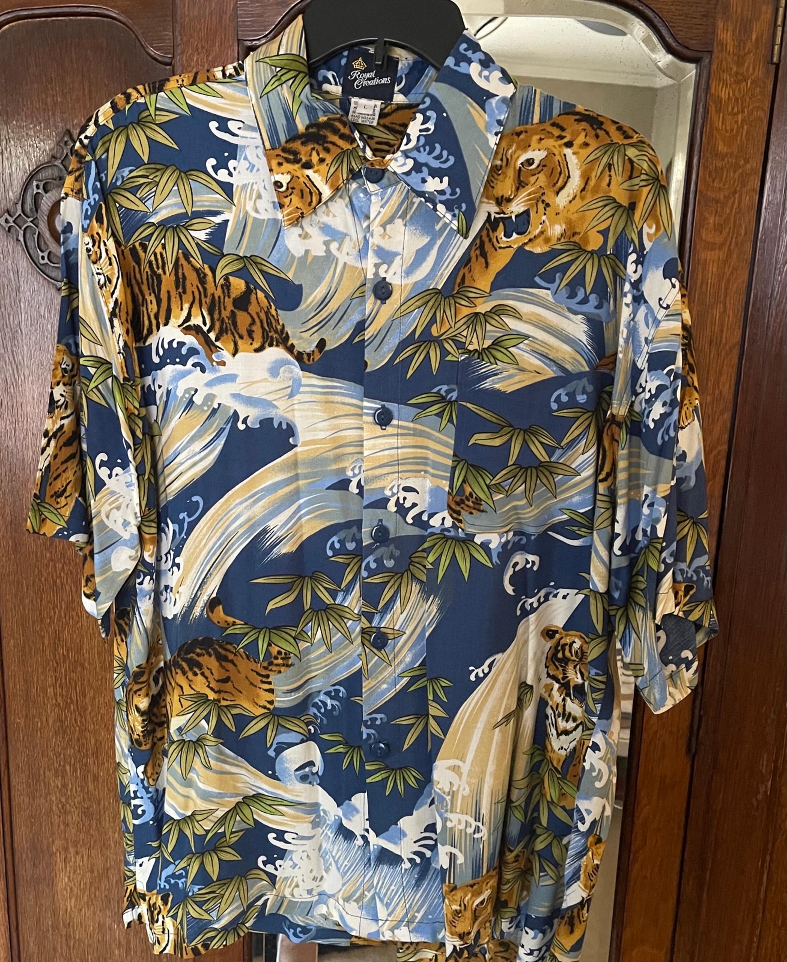 Tropical Tiger Print Casual Men’s Short Sleeve Shirt. Size L.