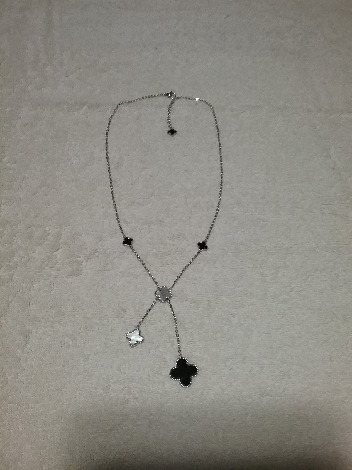 BRAND NEW Gorgeous Clover Necklace