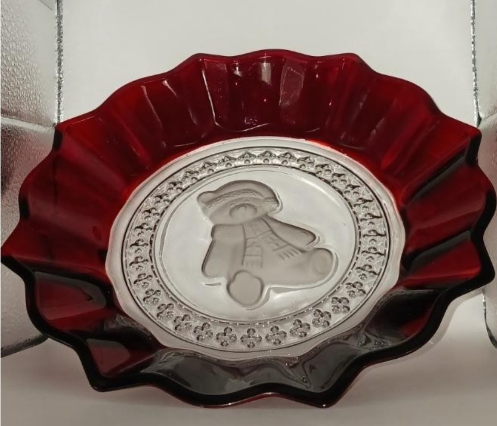 Villeroy & Boch Ruby Glass Christmas Bear Dish