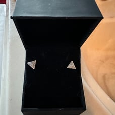Kay jewlers gold Diamond earrings. Unisex.