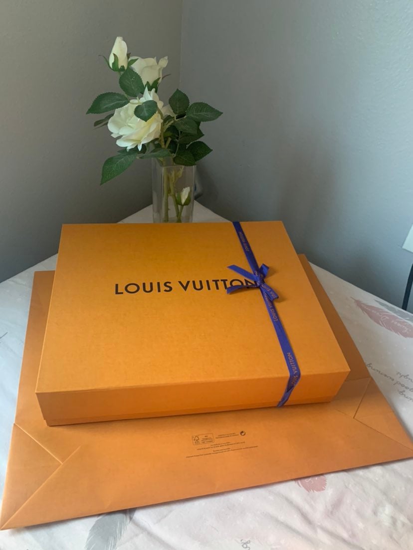 ATHENTIC LOUIS VUITTON GIFT BOX with bow