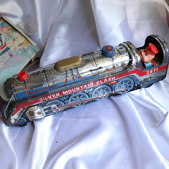 Vintage Tin Litho Silver Mountain Modern Toys Flash Bell Whistle Train w/ Box