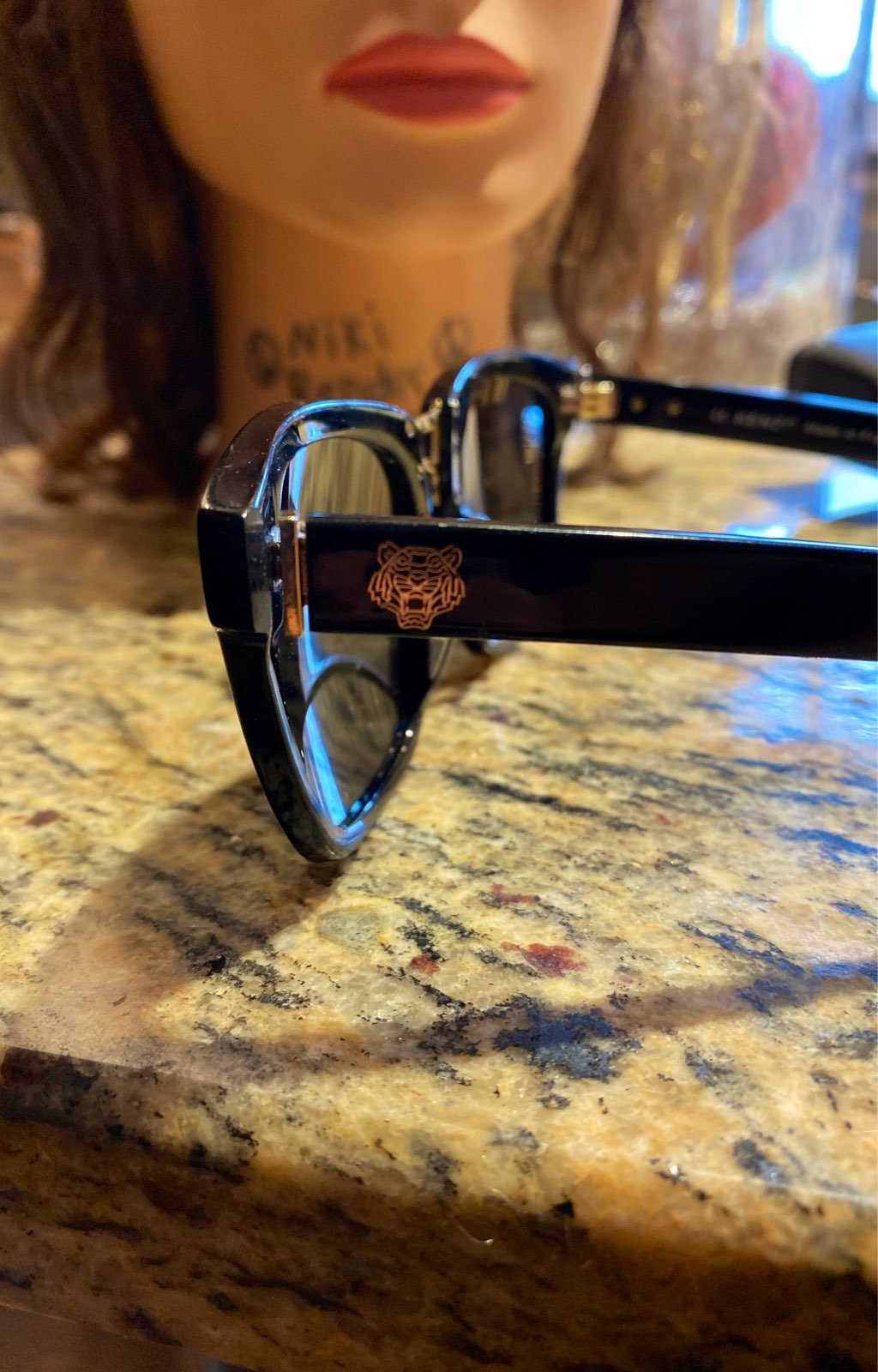 Kenzo Womens sunglasses - detail