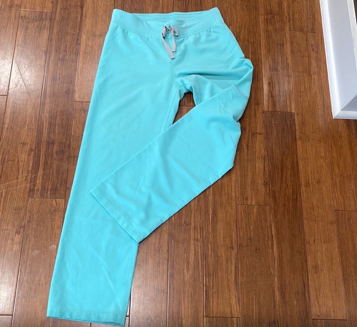 figs scrubs small bottoms