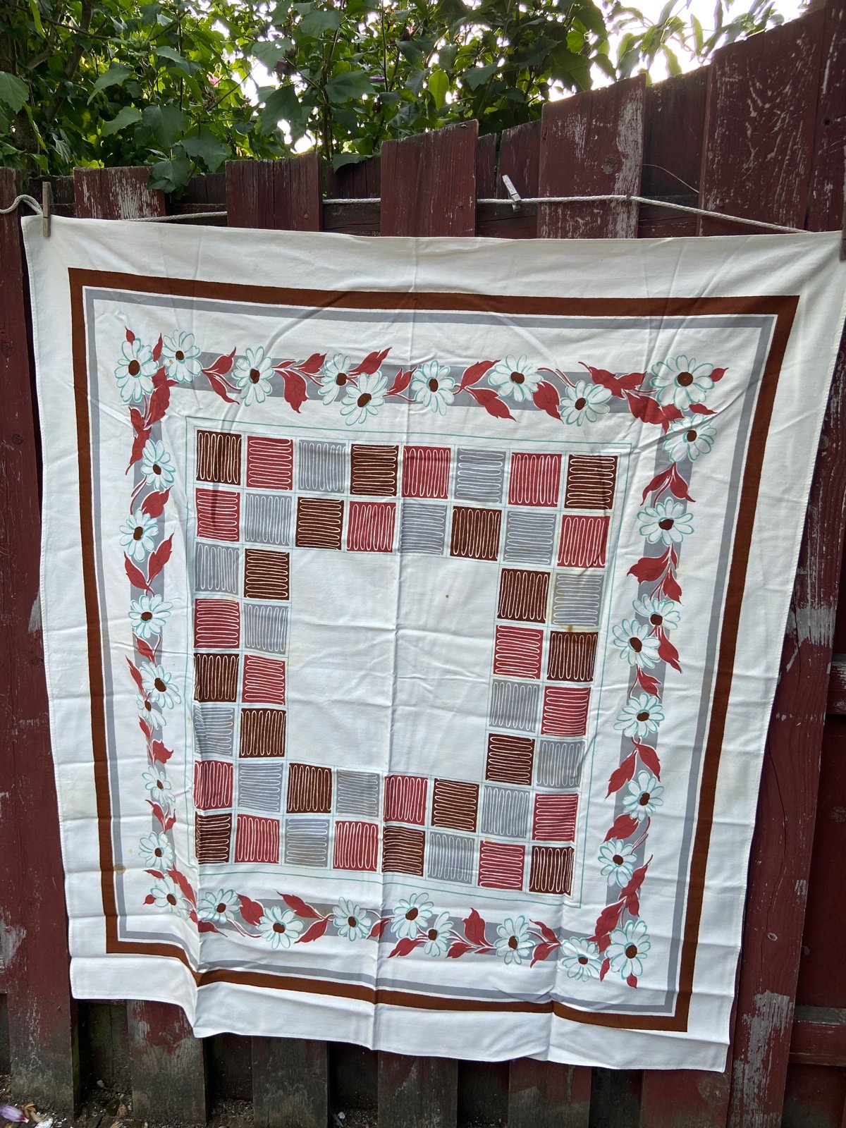 Vintage Mid Century Daisy Tablecloth
