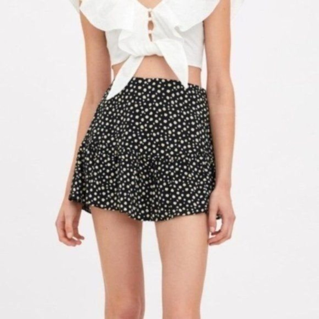 Zara Black Daisy Floral Mini Skort M