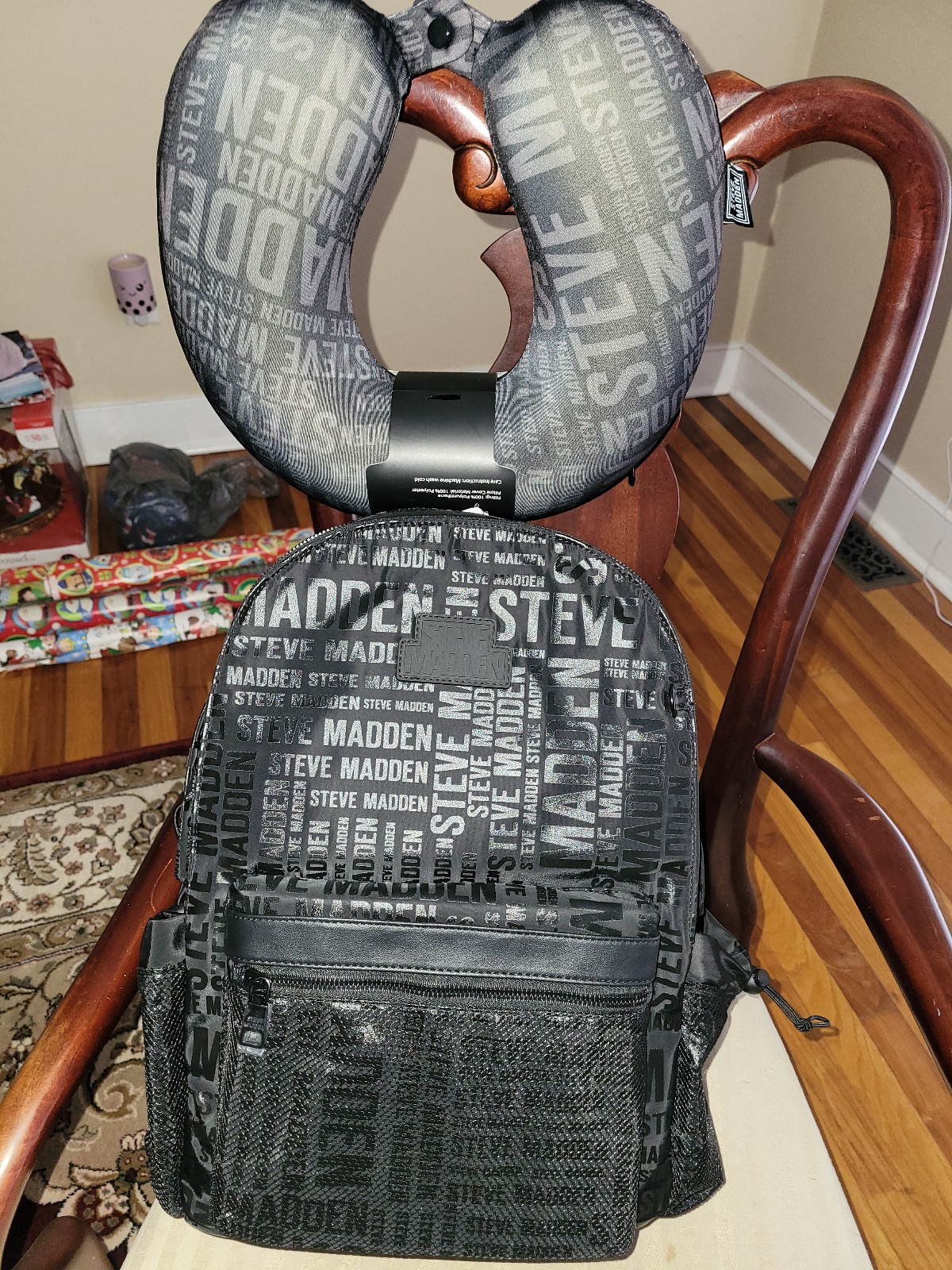 STEVE MADDEN BLACK BACKPACK/NECK/ PILLOW/KEYCHAIN BJANA GIFT SET
