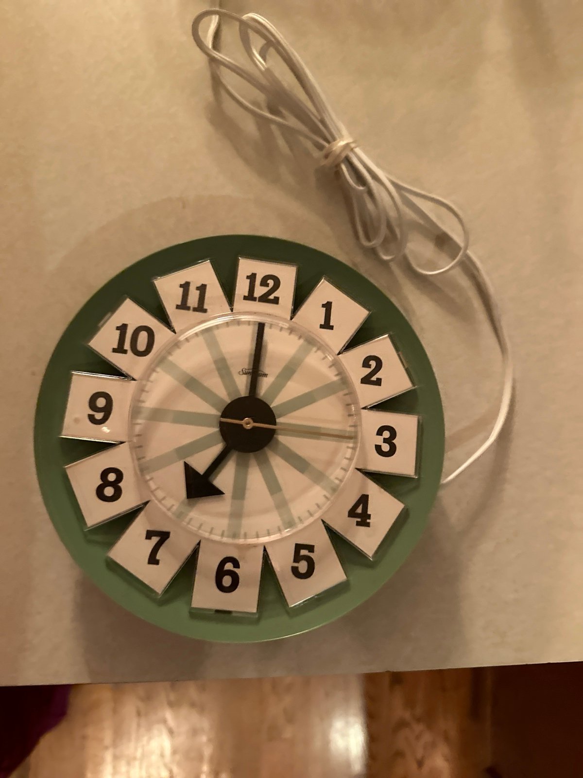 Vinyage Clock