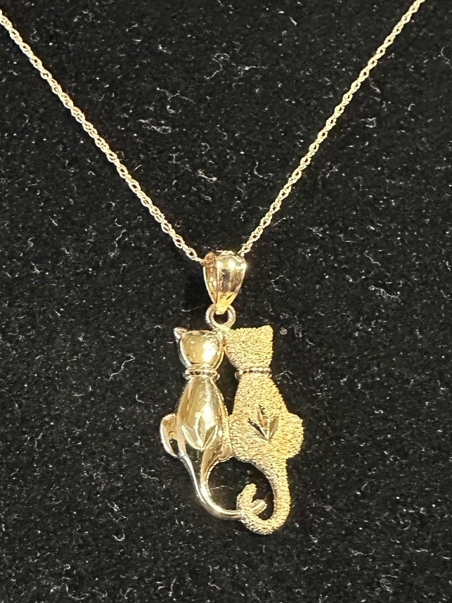 Necklace, 10 karat yellow gold cat pendant with matching Chain