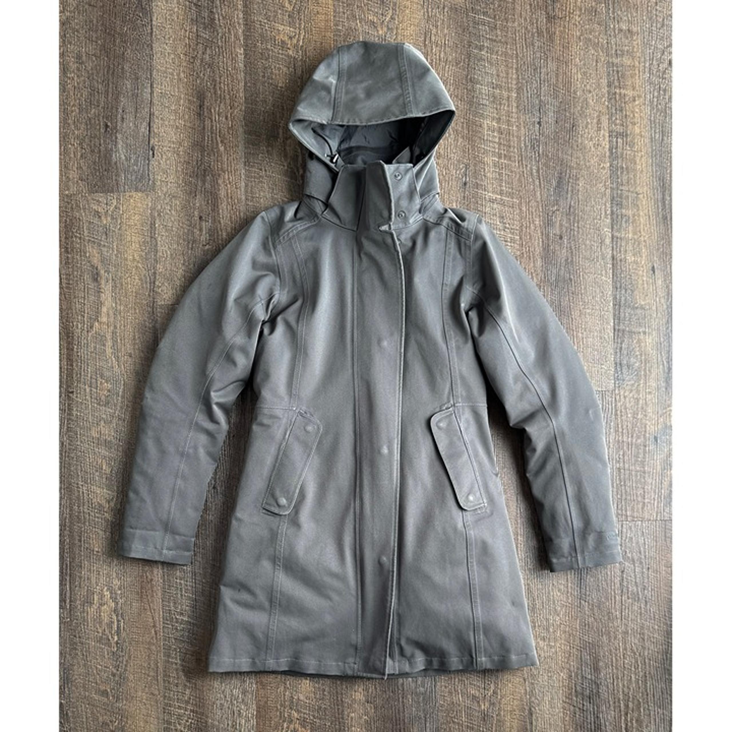 Patagonia Women's Tres 3-in-1 Parka in Grey, Size XS - Very Good Condition