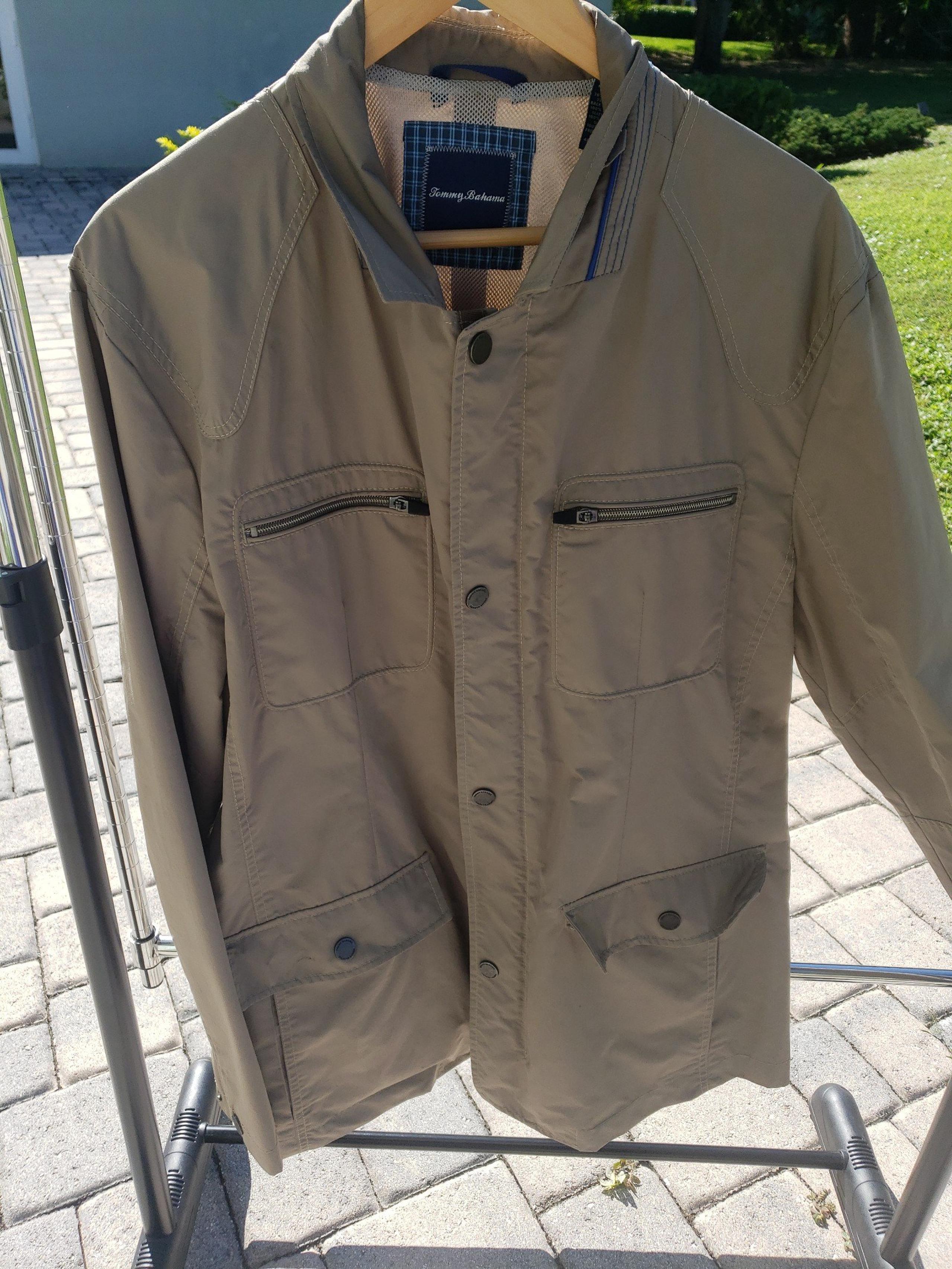 Mens size XL light rain repellent jacket - Tommy Bahama