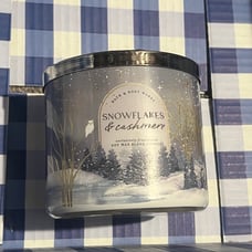3-wick candle