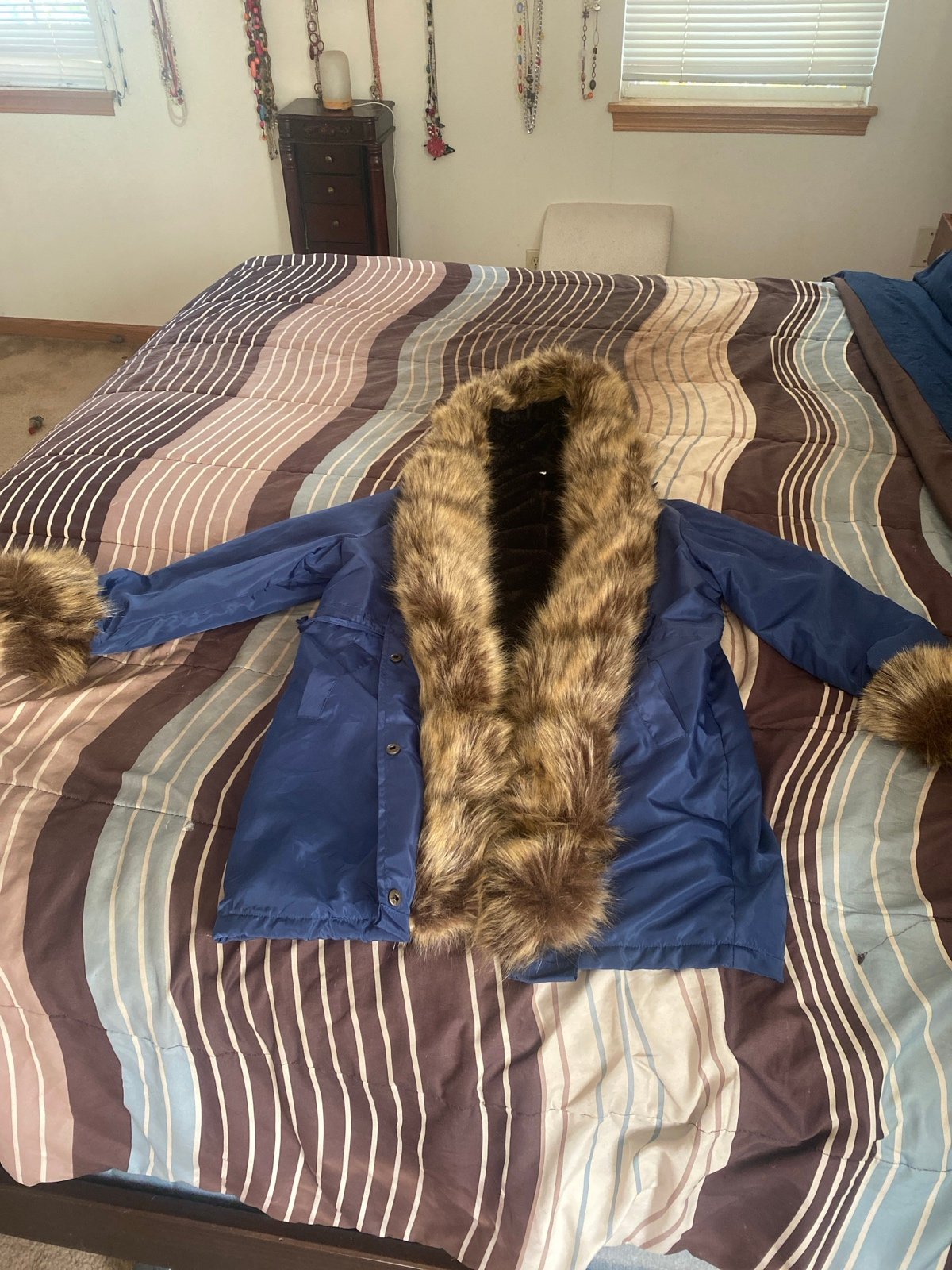 Blue women’s blue hooded Eskimo style winter coat Asian Large size